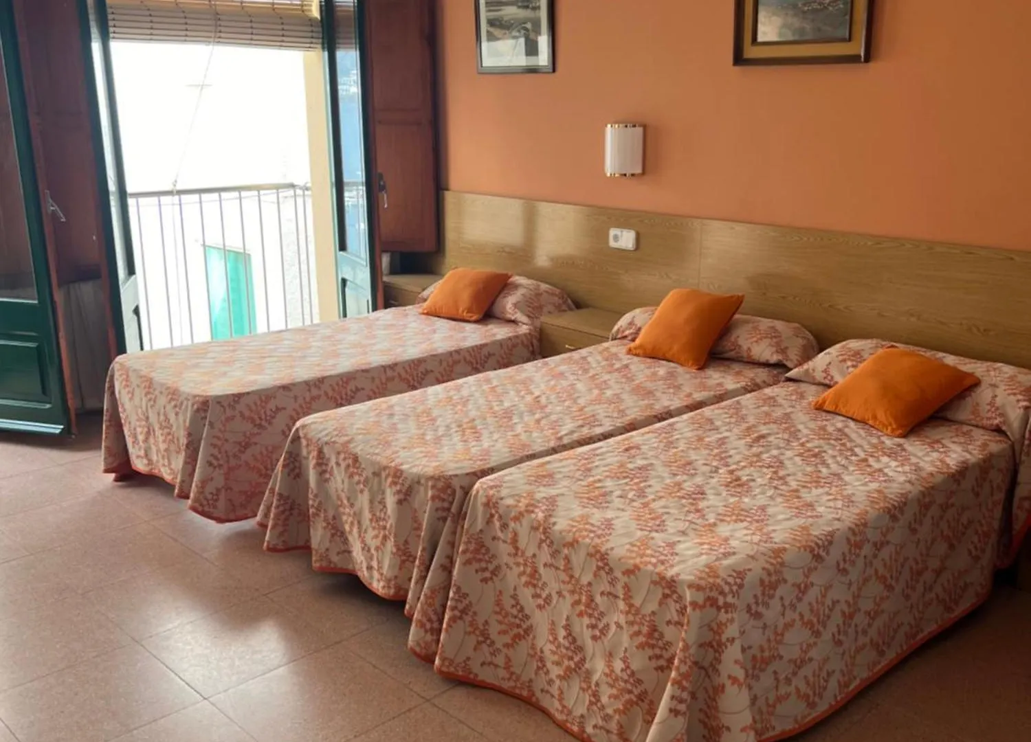 Hostal Sol I Sombra El Port De La Selva España
