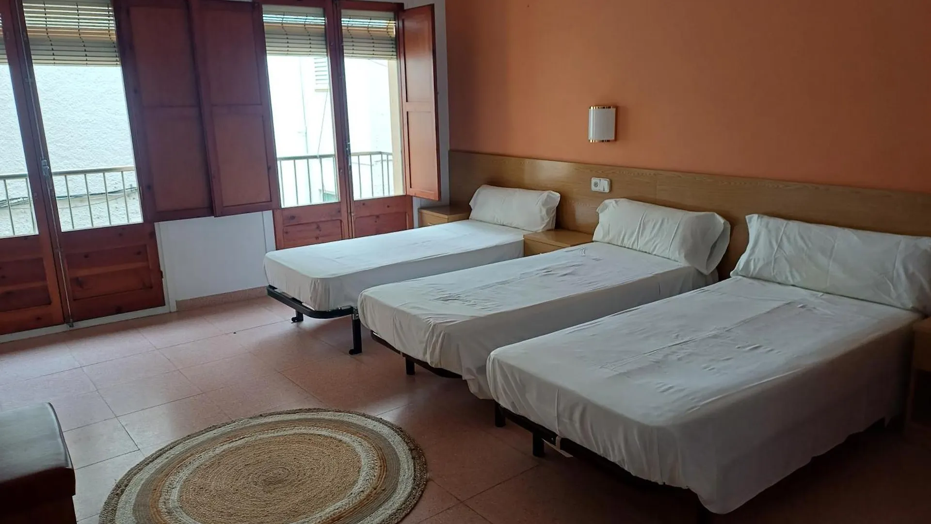 Hostal Sol I Sombra El Port De La Selva España